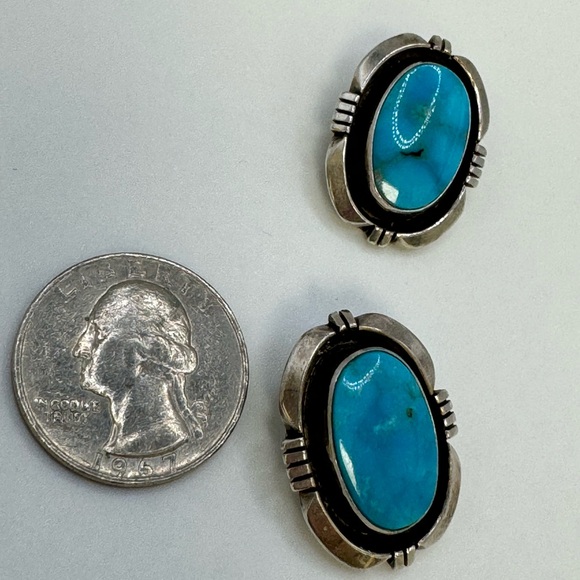 Navajo Roger Apachito sterling silver clip earrings w/ natural turquoise - Picture 7 of 16
